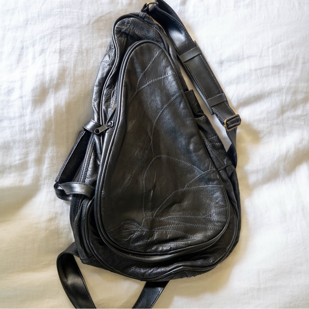 Vintage Comfort Carry Black Leather Sling Backpack / Crossbody Travel Bag